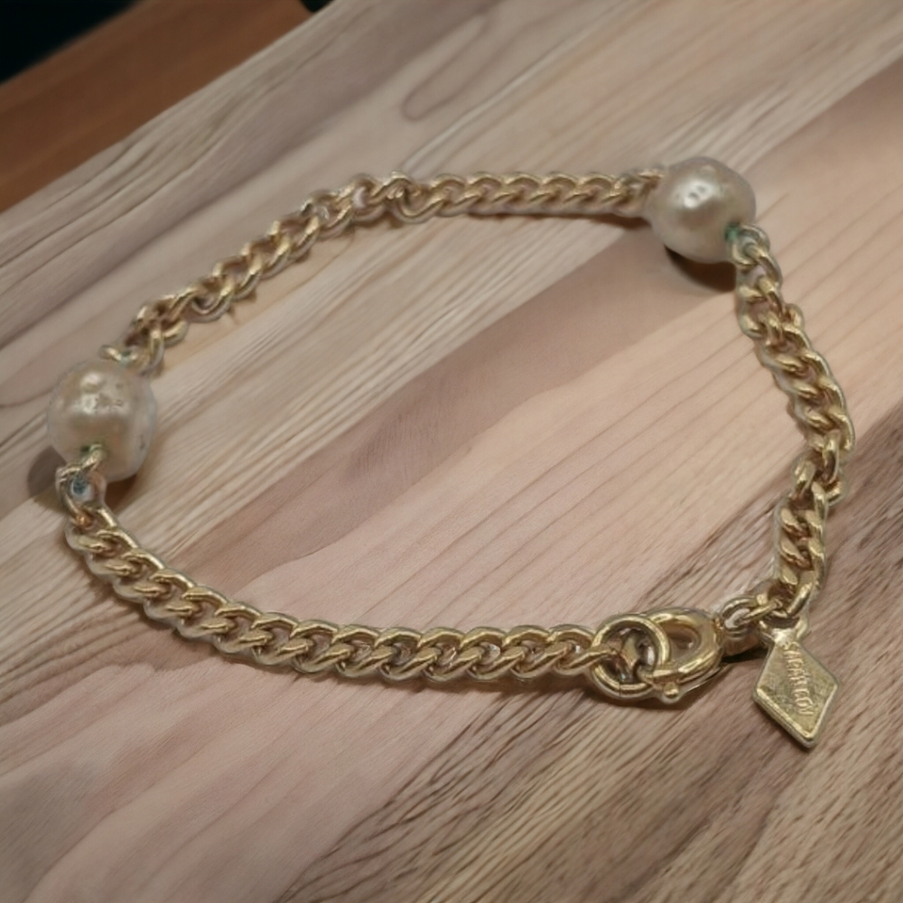 Vintage goldtone and Faux Pearl Sarah Coventry bracelet has mold on it